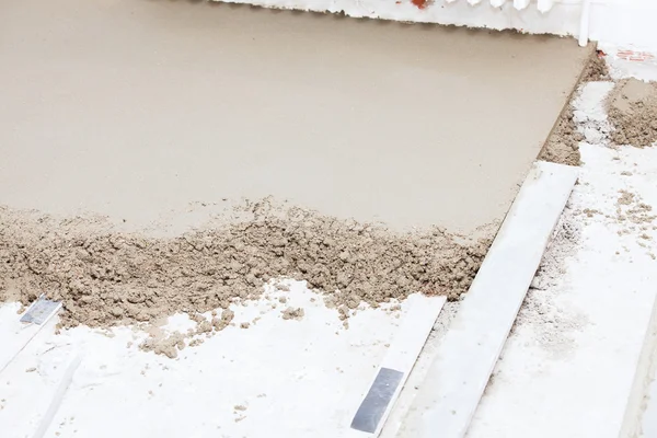 Preparing a cement screed — Stock Photo, Image