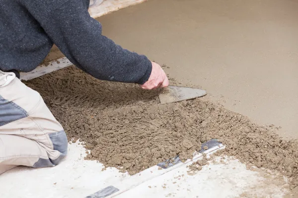Massone livellamento massetto di cemento — Foto Stock