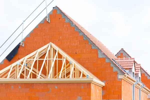 Bakstenen huis in aanbouw — Stockfoto