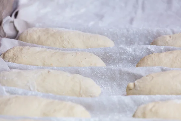 Herstellung von traditionellem Brot — Stockfoto