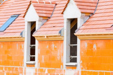 tuğla ev yapım aşamasında