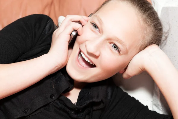 Mädchen am Telefon — Stockfoto