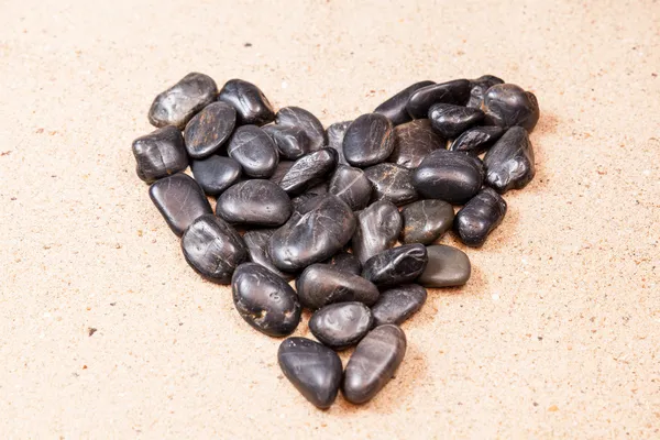 Heart drawn with pebbles on the beach sand — Stock Photo, Image