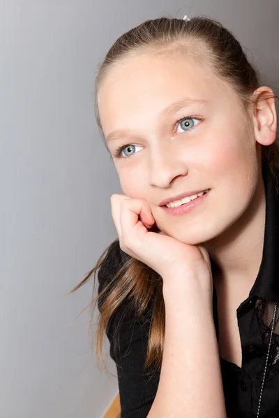 Portrait of a beautiful happy girl — Stock Photo, Image