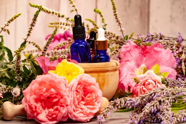 Flowers Bottles Essential Oils Aromatherapy — Stock Photo, Image