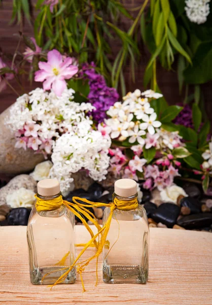 Aromaterapia Spa Zabiegi Kosmetyczne Tło Wellness Kamieniem Masażu Kwiaty Flacon — Zdjęcie stockowe