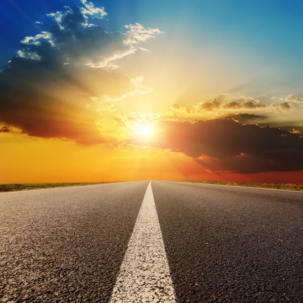 Asphalt road under sunset with clouds — Stock Photo, Image