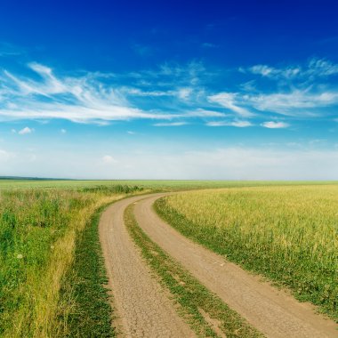 kırsal road horizon bulutlu gökyüzü altında