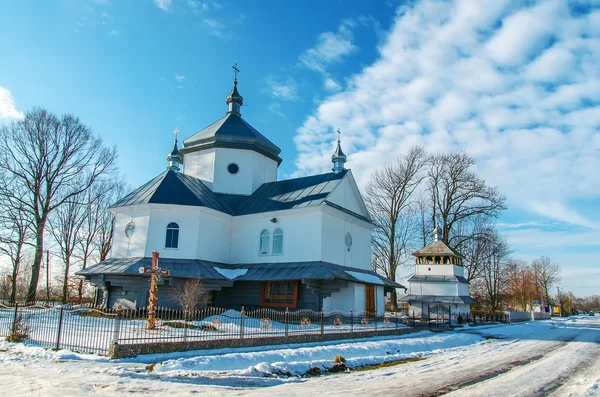 Oude orthodoxe kerk in de winter, Oekraïne — Stockfoto