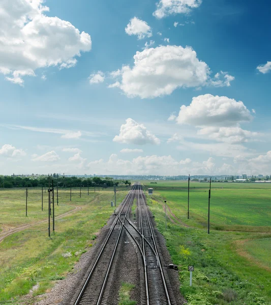 Railroad to horizon and clouds on sky — Stock Photo, Image