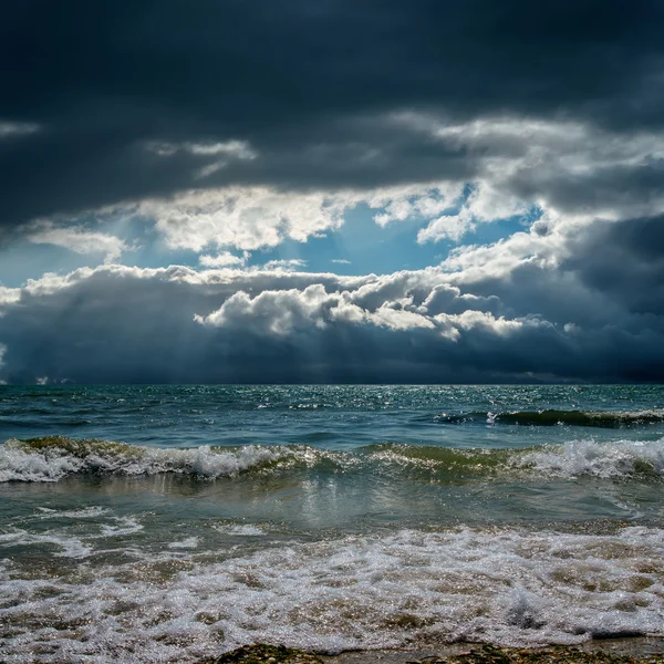 Dramatisk himmel över stormig himmel — Stockfoto
