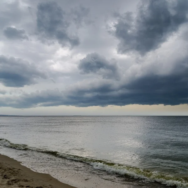 Dramatic sky and dark sea — Stock Photo, Image