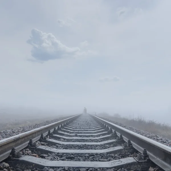 Demiryollarına ufuk siste — Stok fotoğraf