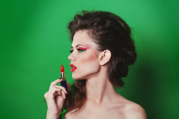 Belleza Chica con lápiz labial rojo. Retrato de mujer de arte de moda — Foto de Stock
