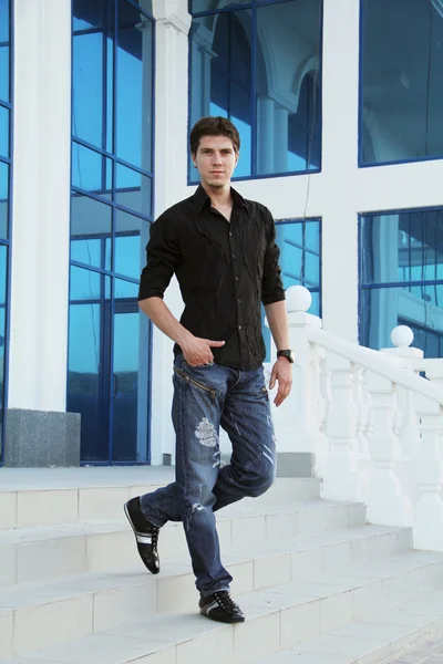 Mode-Stil Foto von einem schönen eleganten Mann — Stockfoto