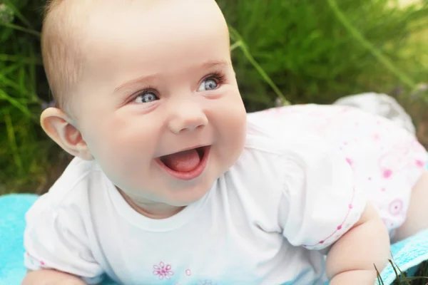 Happy smiling baby, outdoors portrait — Stock Photo, Image