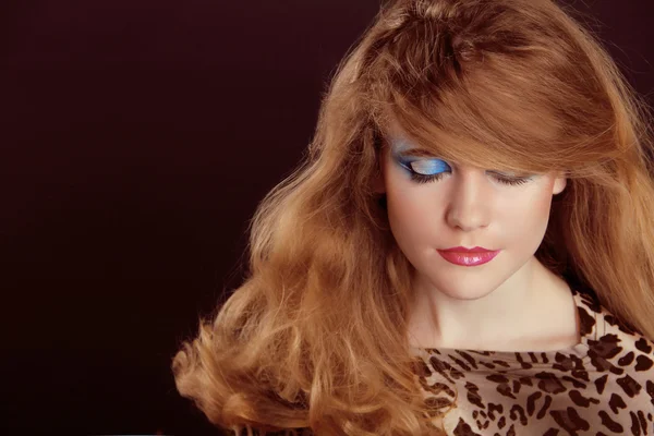 Portrait of beautiful teen woman with make up and curly healthy — Stock Photo, Image