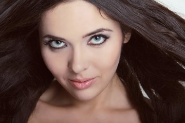 Bak. yakın çekim yakışıklı seksi beyaz genç kadın portresi
