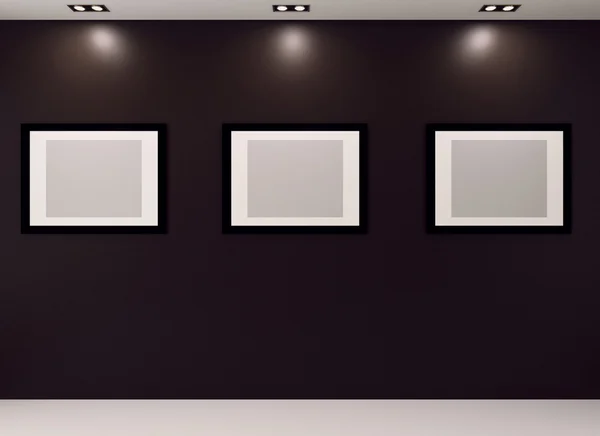 Интерьер галереи с пустыми рамами на черной стене — стоковое фото