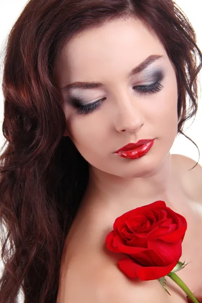 Beautiful brunette woman with red rose. Glamour portrait of fema — Stock Photo, Image