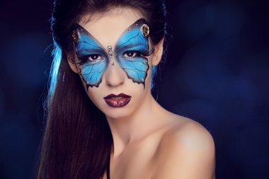 moda kadın portresi. Kelebek makyaj, yüz sanat makyaj
