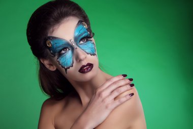 moda makyaj. Kelebek yüz makyaj güzel bir kadın. Sanat p