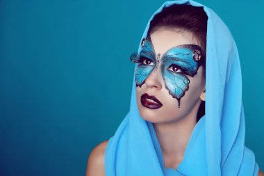 moda makyaj. Kelebek yüz makyaj güzel bir kadın. Sanat p