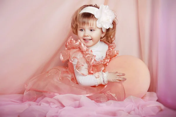 Beautiful girl, portrait of funny lovely little girl playing on — Stock Photo, Image