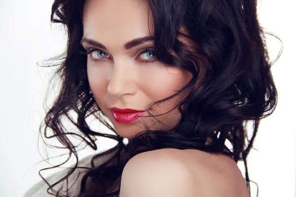 美丽性感的女人模型与化妆和 r 的魅力肖像 — 图库照片