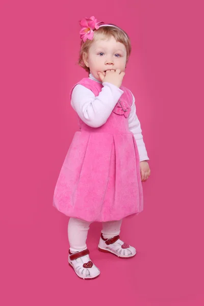 Full length portrait of funny little girl standing over pink bac — Stock Photo, Image