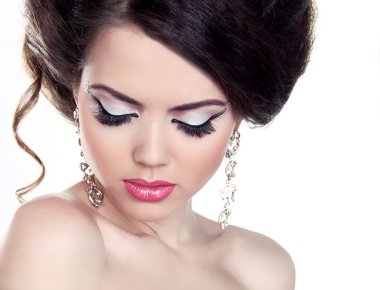 moda kız portre. göz farı makyaj. saç modeli. izole üzerinde