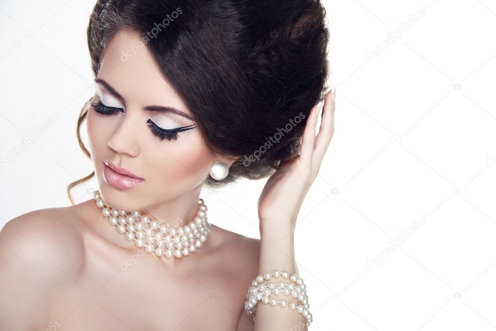 Jewelry and Makeup. Fashion portrait of beautiful woman with pea