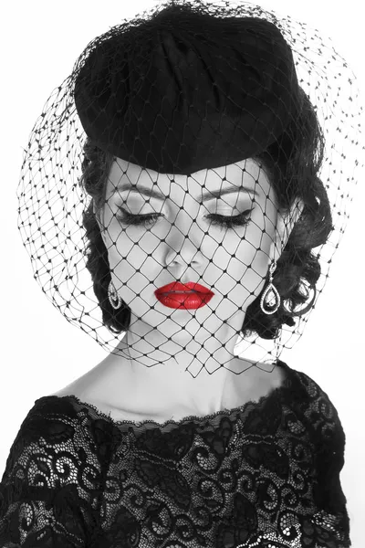 Femme rétro. Modèle de mode fille portrait. Photo noir et blanc . — Photo