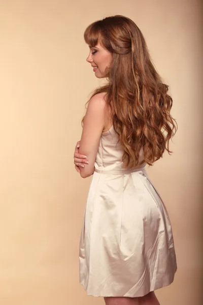 Hairstyle. Brown Hair. Beautiful girl with long Curly Hair. — Stock Photo, Image