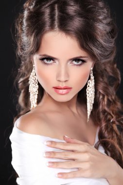 Beauty Bride Girl Model Portrait. Elegant woman with hairstyle w