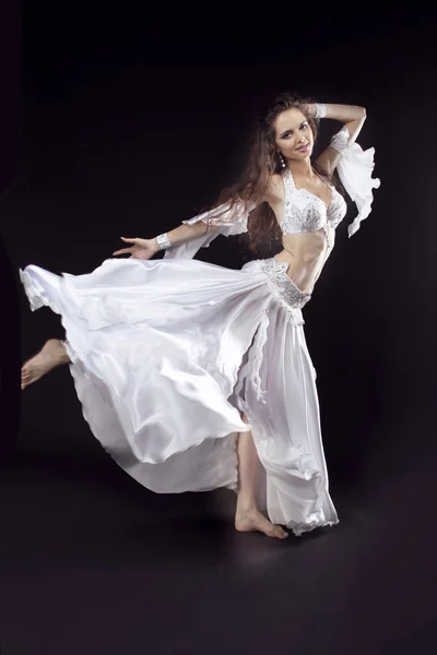 Beautiful woman belly dancer. Arabian oriental professional arti — Stock Photo, Image