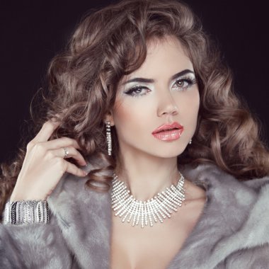 uzun dalgalı saçlı lüks vizon kürk ceket modeli