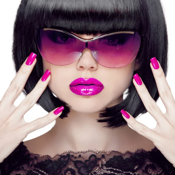 Kolorowy makijaż. zbliżenie portret. fioletowy sexy usta. wypielęgnowane — Zdjęcie stockowe