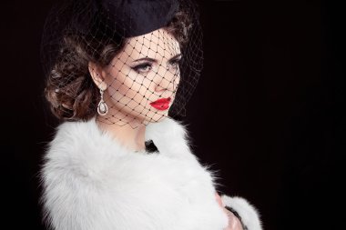 moda esmer model portre. Takı ve saç modeli. zarif
