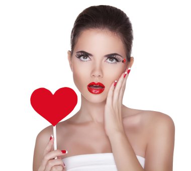 güzel kadın kırmızı holding glamour parlak makyaj ile şaşırttı
