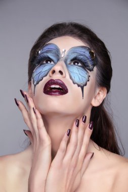 yüz sanat portre. o kelebek boyama ile moda model kadın