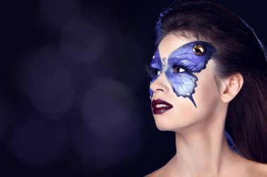 moda makyaj. Kelebek yüz makyaj güzel bir kadın. Sanat p