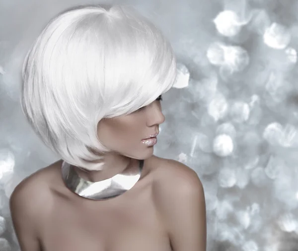 Hairstyle. Fashion blonde woman. White Short Hair. Beautiful gir — Stock Photo, Image