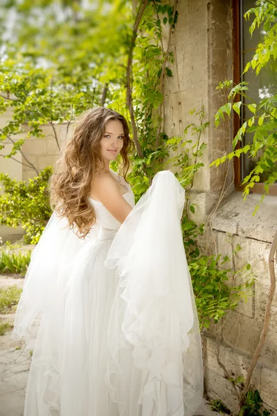 Beautiful bride girl walking at wedding day, happy woman in blow — Stock Photo, Image