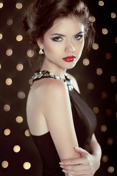 Beautiful brunette young woman. Fashion glam girl model over bok — Stock Photo, Image