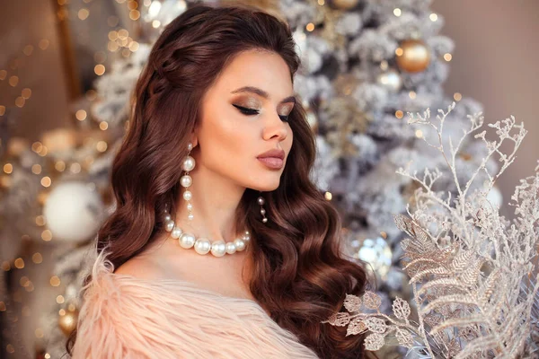 Christmas Portrait Beautiful Girl Model Makeup Long Curly Hair Style — 图库照片