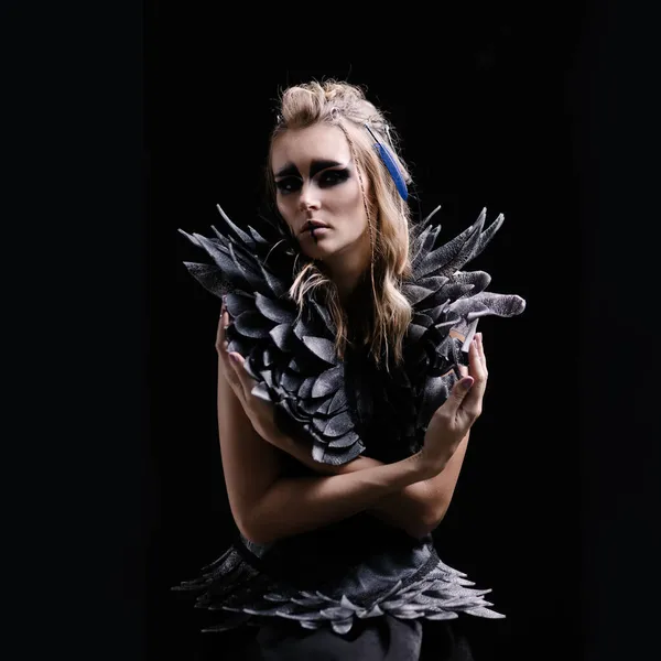 Schöne Frau Make Und Kostüm Für Halloween Auf Schwarzem Hintergrund — Stockfoto