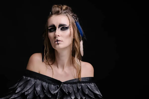 Schöne Frau Make Und Kostüm Für Halloween Auf Schwarzem Hintergrund — Stockfoto