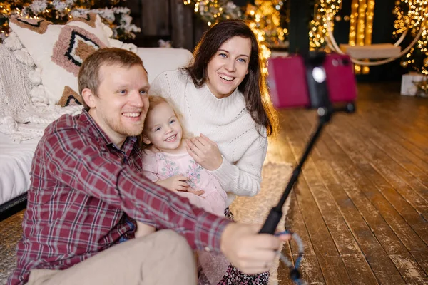 Happy Family Celebra Navidad Línea Videollamada Para Saludo Año Nuevo —  Fotos de Stock