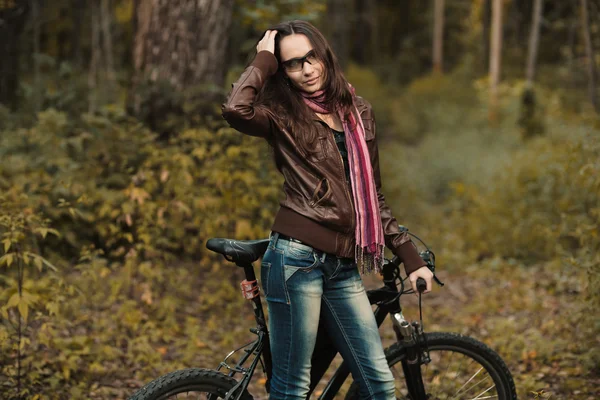 Vroege herfst portret van meisje — Stockfoto